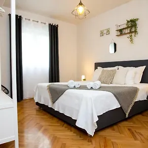 apartment-lolly.hotelinzadar.com/